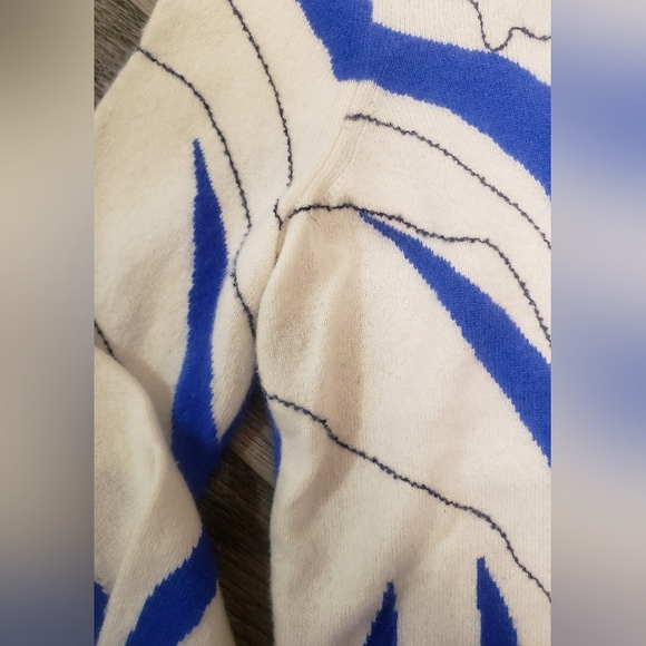 ST. JOHN VINTAGE 100% CASHMERE SWEATER | SIZE SMALL - Picture 5 of 8